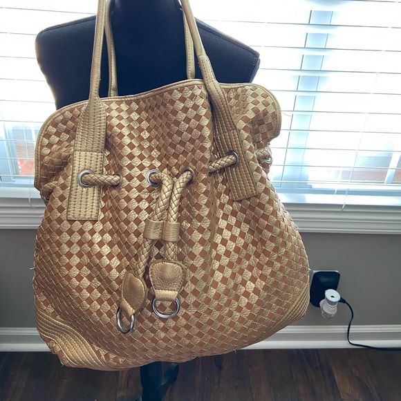 Large Handbag - Picture 2 of 7